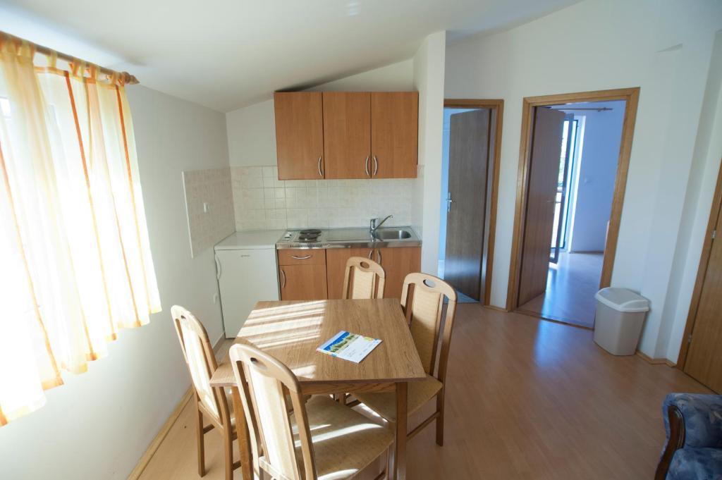 Apartments Maric With Parking Umag Room photo